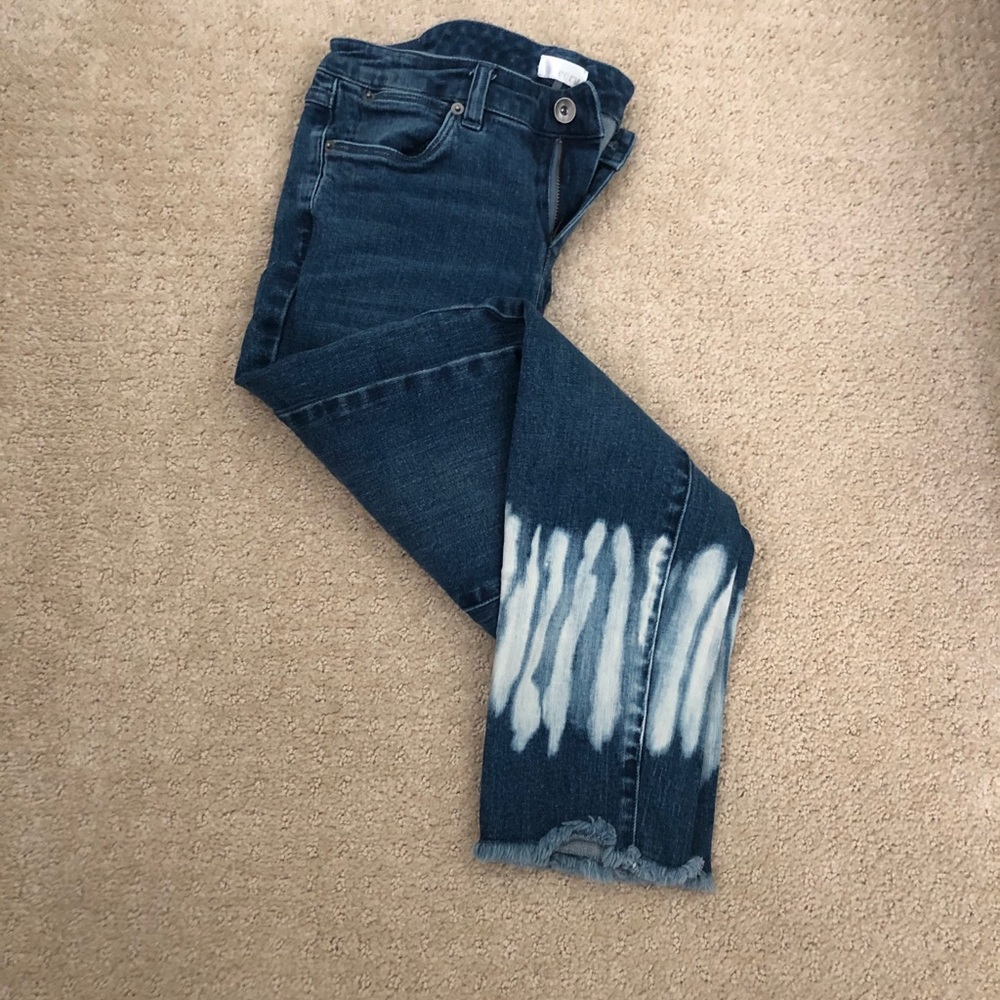 Ecru fashion jeans with white tie dye design